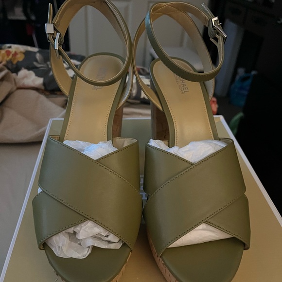 Michael Kors Wedges New in box - Picture 3 of 4
